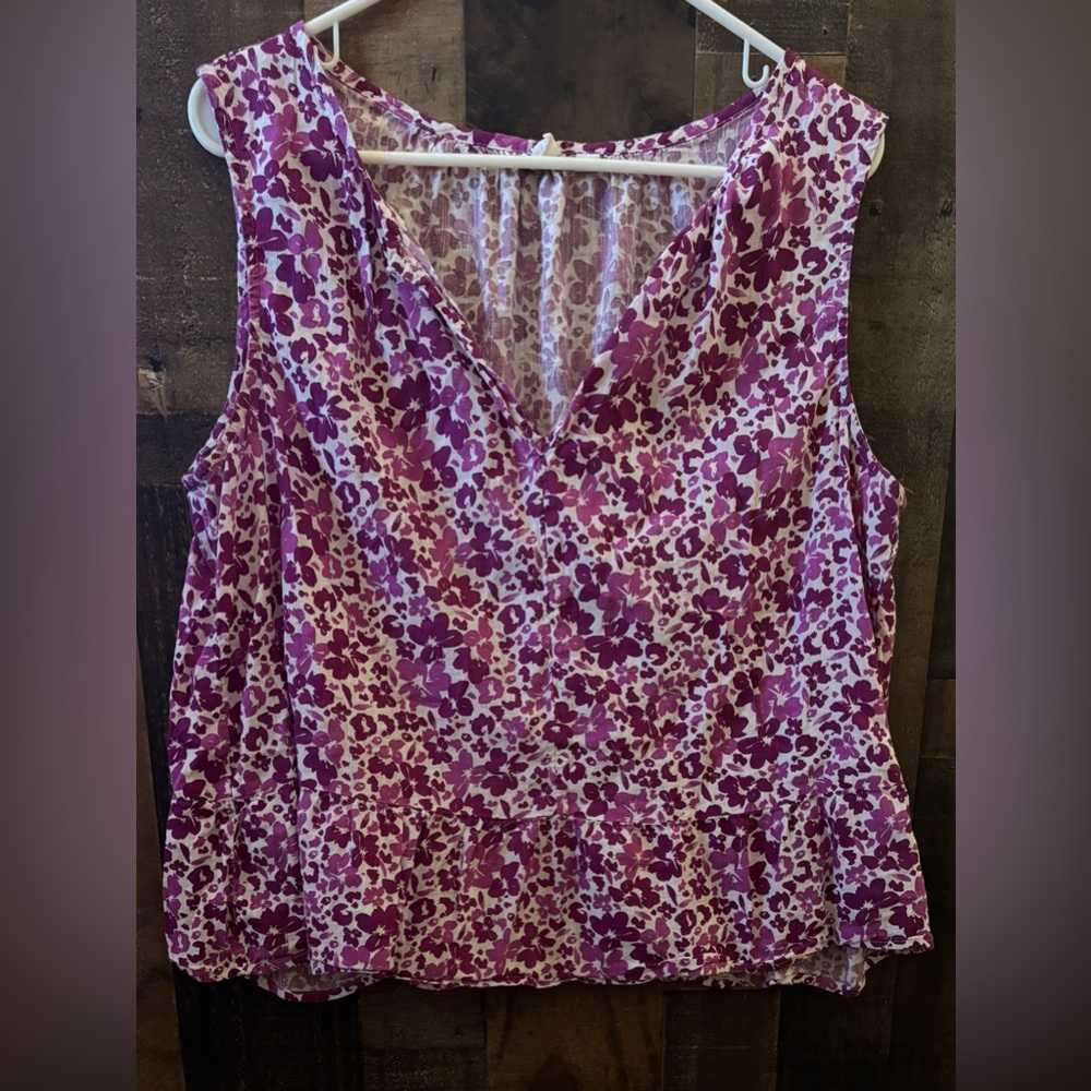 Women’s Sz Large GAP Floral V-Neck Sleeveless Top in Purple and White
